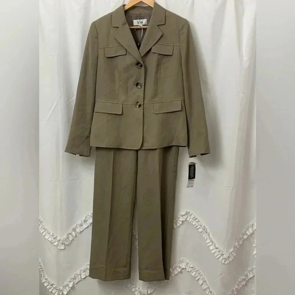 Women’s LeSuit 2 Piece Pant Suit Set Size 10 Tan NEW WITH TAGS - Picture 1 of 13